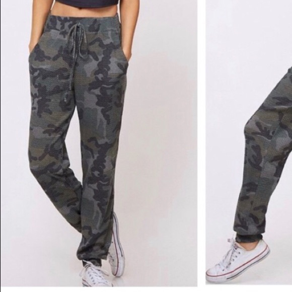 ONE LEFT!! Camo Thermal Knit Joggers w/pockets NWT - Picture 4 of 5
